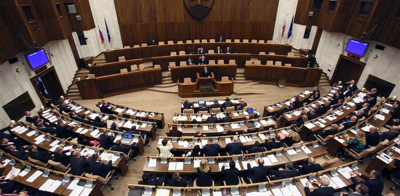 Na pôde parlamentu zazneli otázky rodičov